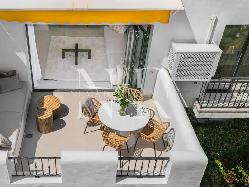 Completely renovated apartment in Los Almendros residential complex for sale