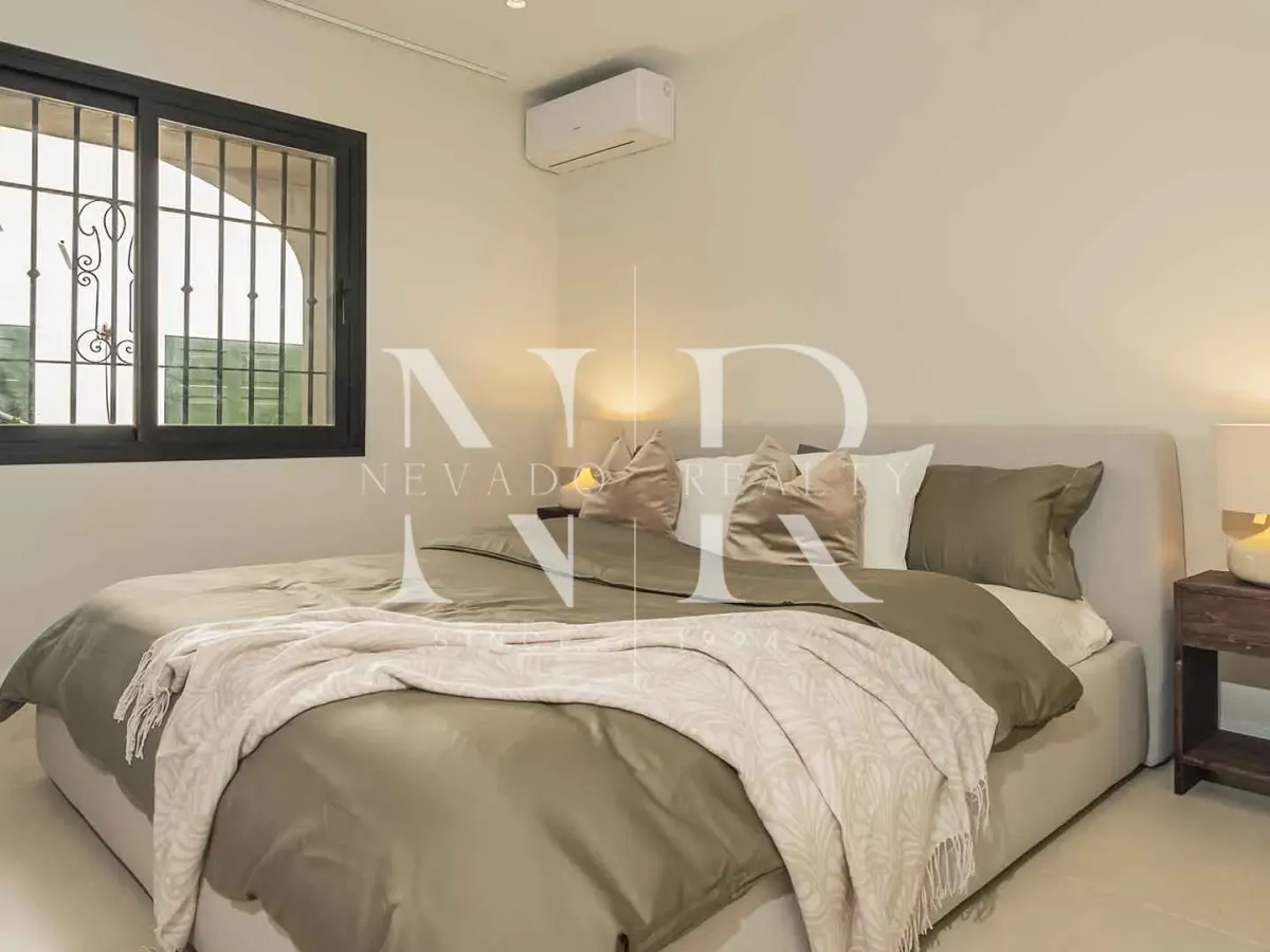 Completely renovated apartment in Los Almendros residential complex for sale