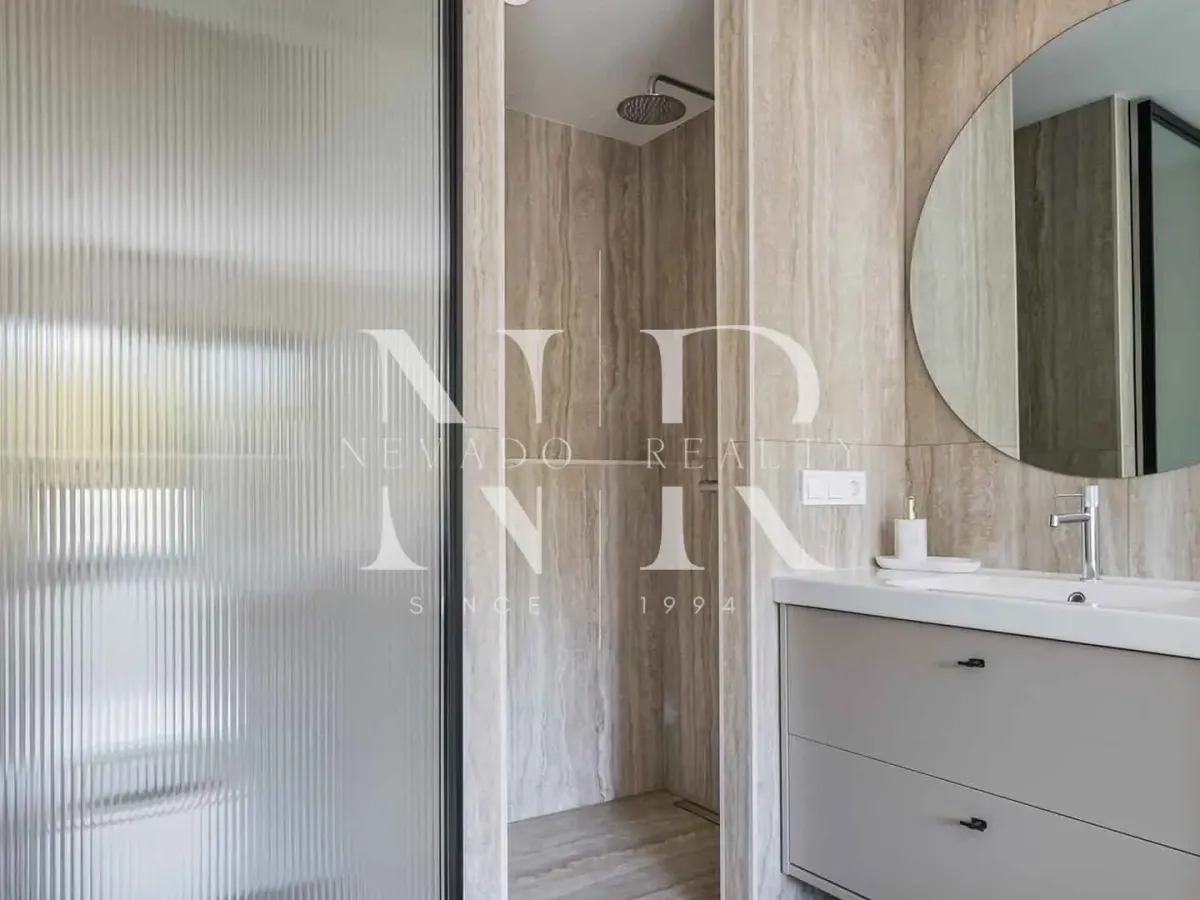 Completely renovated apartment in Los Almendros residential complex for sale