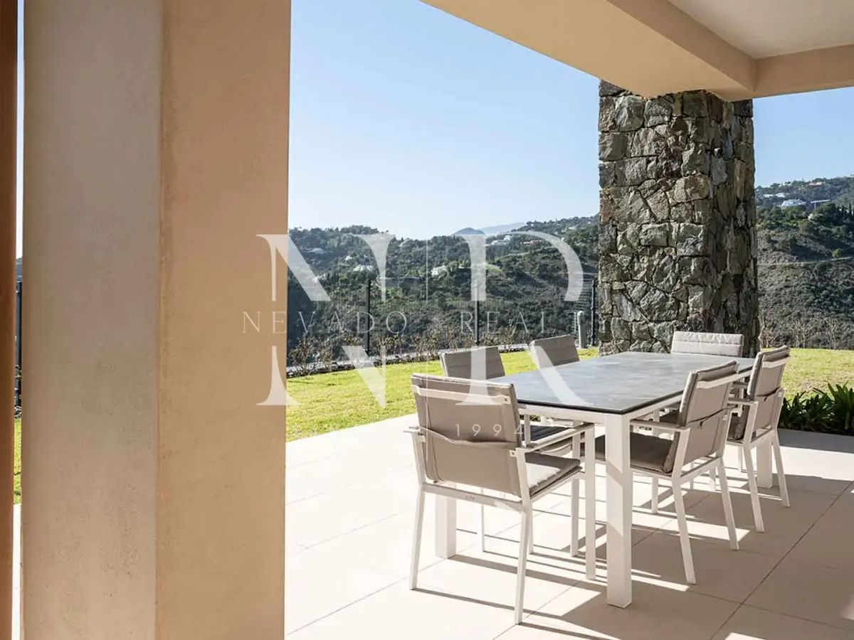 Apartment in the Real de la Quinta residential complex with panoramic sea views for sale