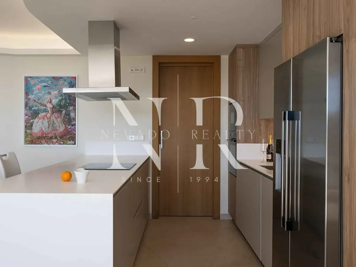 Apartment in the Real de la Quinta residential complex with panoramic sea views for sale