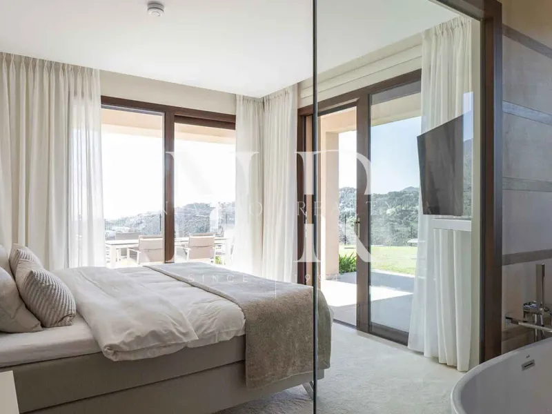 Apartment in the Real de la Quinta residential complex with panoramic sea views for sale