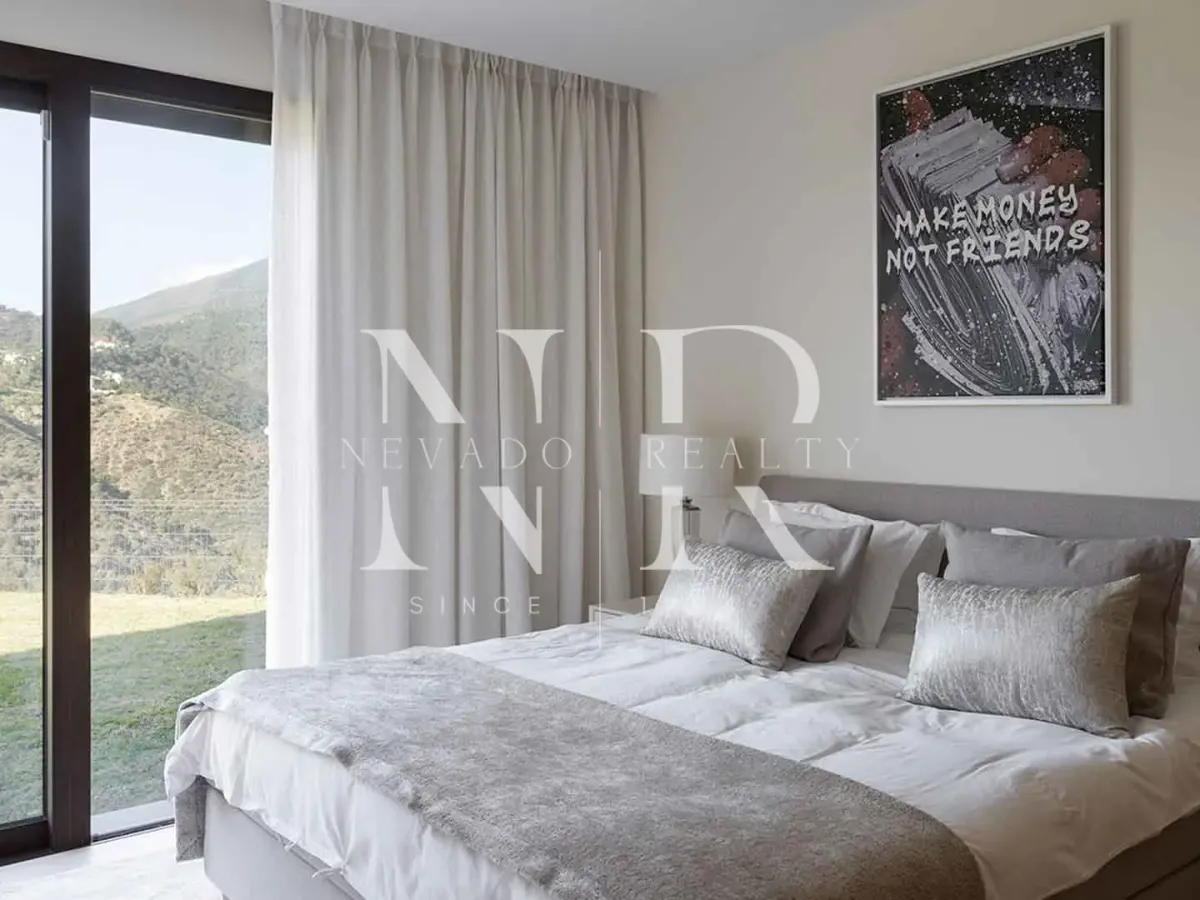 Apartment in the Real de la Quinta residential complex with panoramic sea views for sale