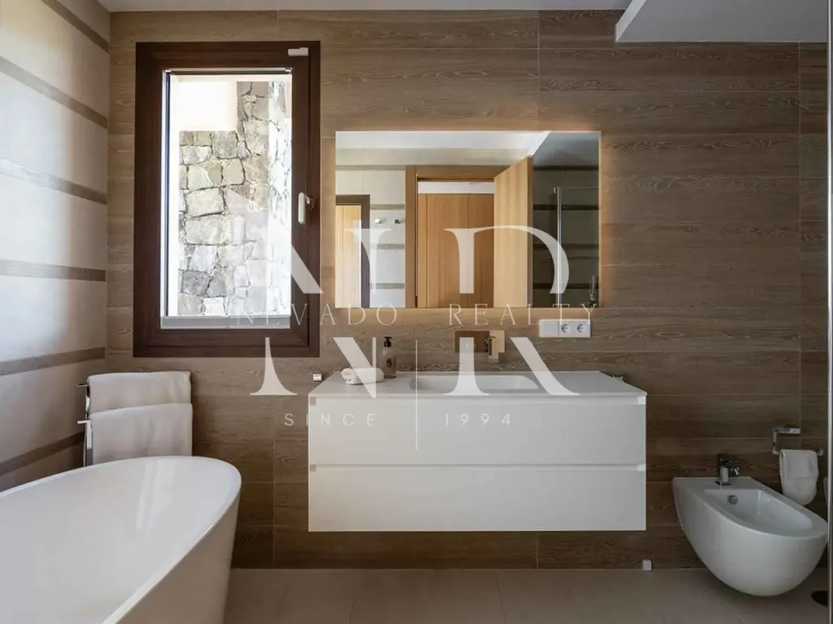 Apartment in the Real de la Quinta residential complex with panoramic sea views for sale