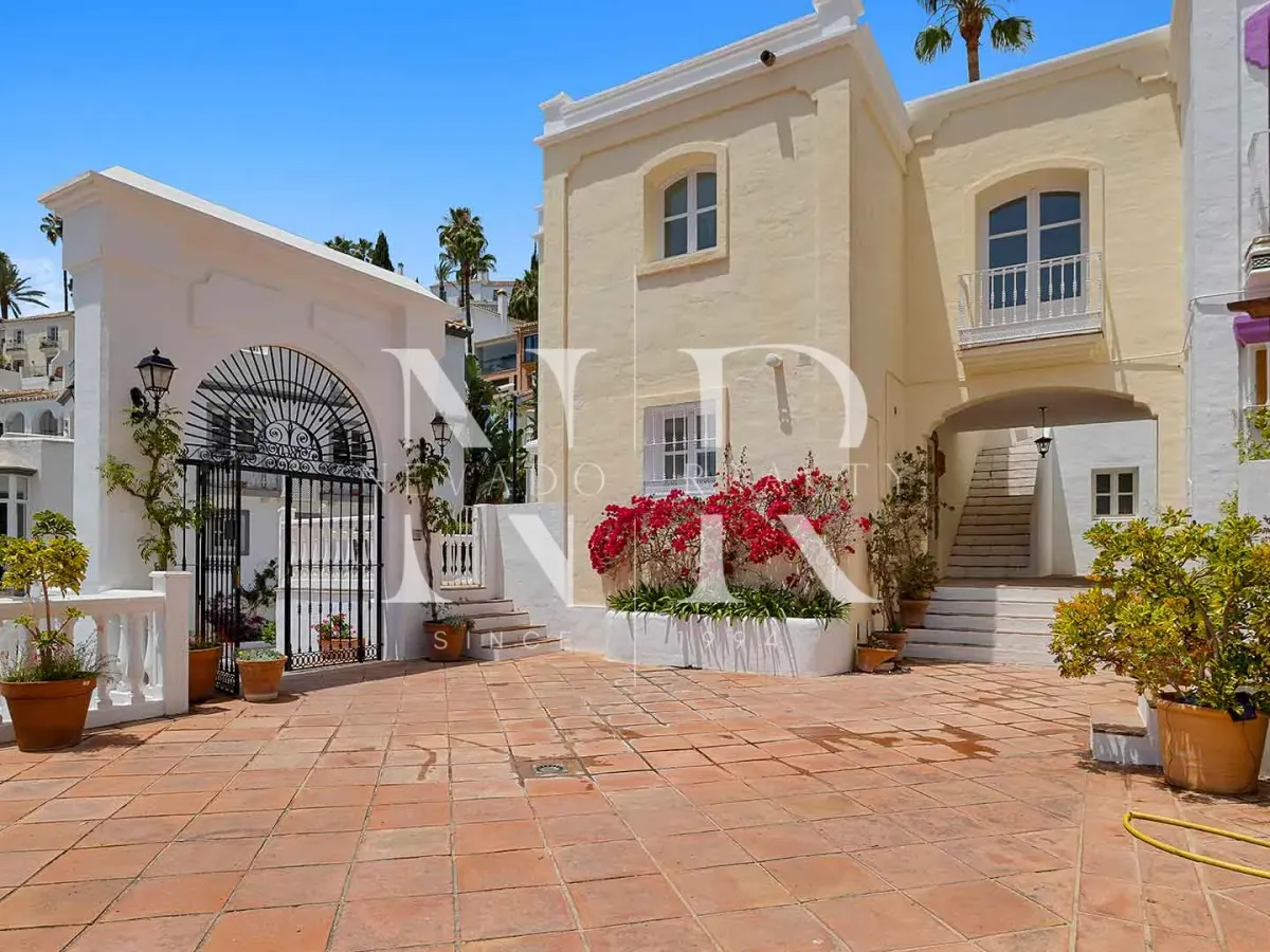 Semi-detached house in La Perla de la Heredia residential area for sale