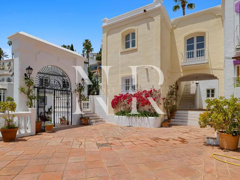 Semi-detached house in La Perla de la Heredia residential area for sale