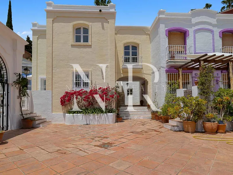 Semi-detached house in La Perla de la Heredia residential area for sale