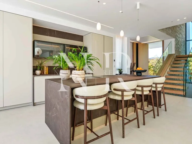 Newly built villa in La Quinta with sea views for sale