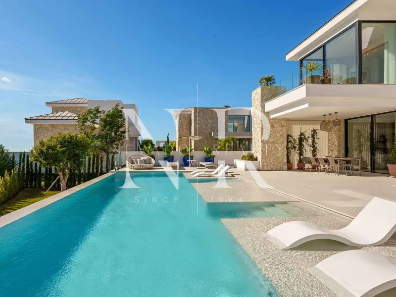 Newly built villa in La Quinta with sea views for sale