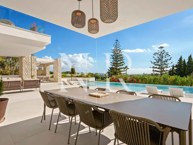 Newly built villa in La Quinta with sea views for sale