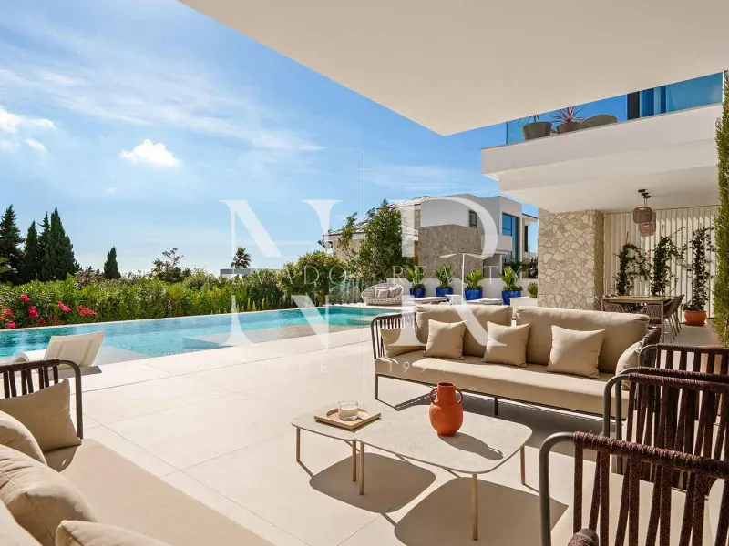 Newly built villa in La Quinta with sea views for sale