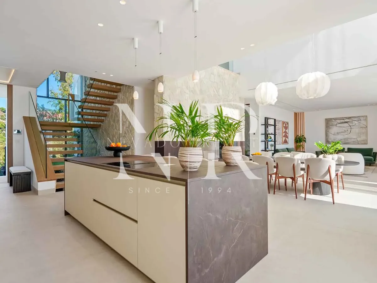 Newly built villa in La Quinta with sea views for sale