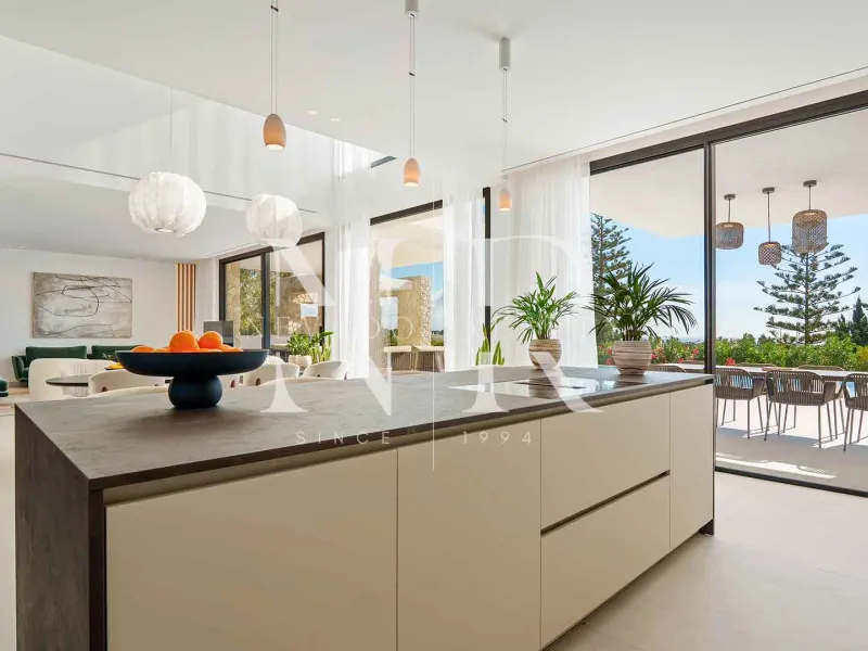 Newly built villa in La Quinta with sea views for sale