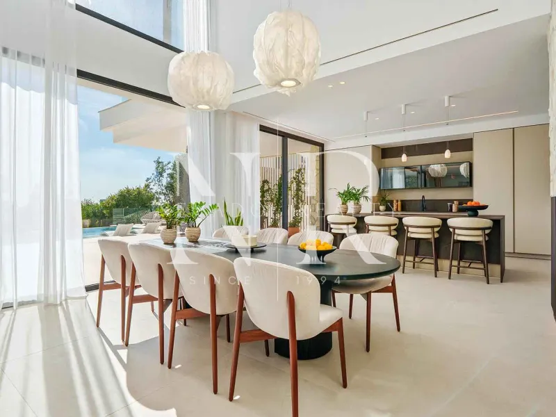 Newly built villa in La Quinta with sea views for sale