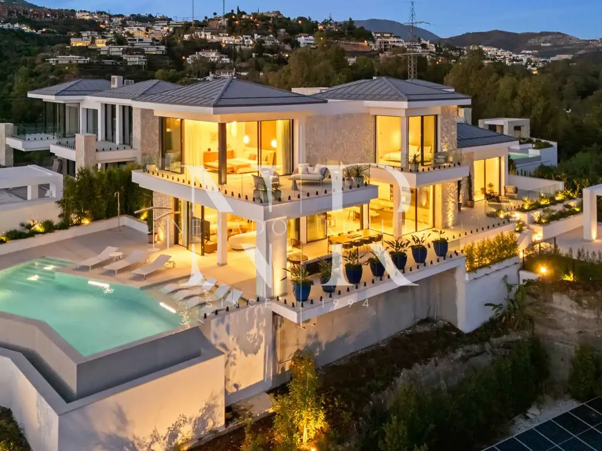 Newly built villa in La Quinta with panoramic sea views for sale