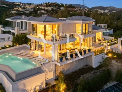 Newly built villa in La Quinta with panoramic sea views for sale