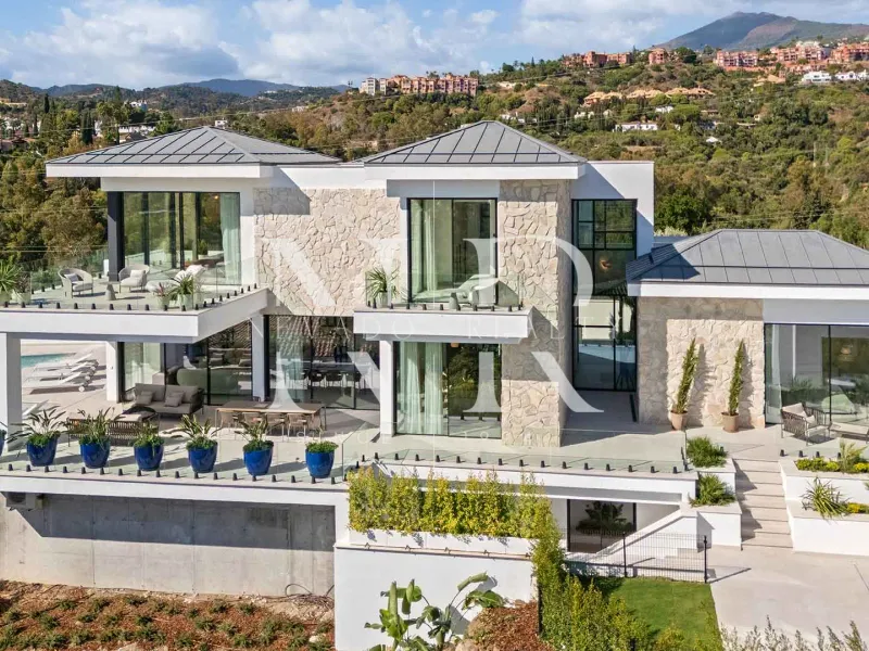 Newly built villa in La Quinta with panoramic sea views for sale