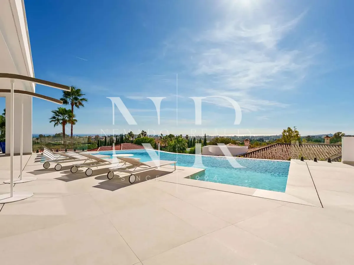 Newly built villa in La Quinta with panoramic sea views for sale