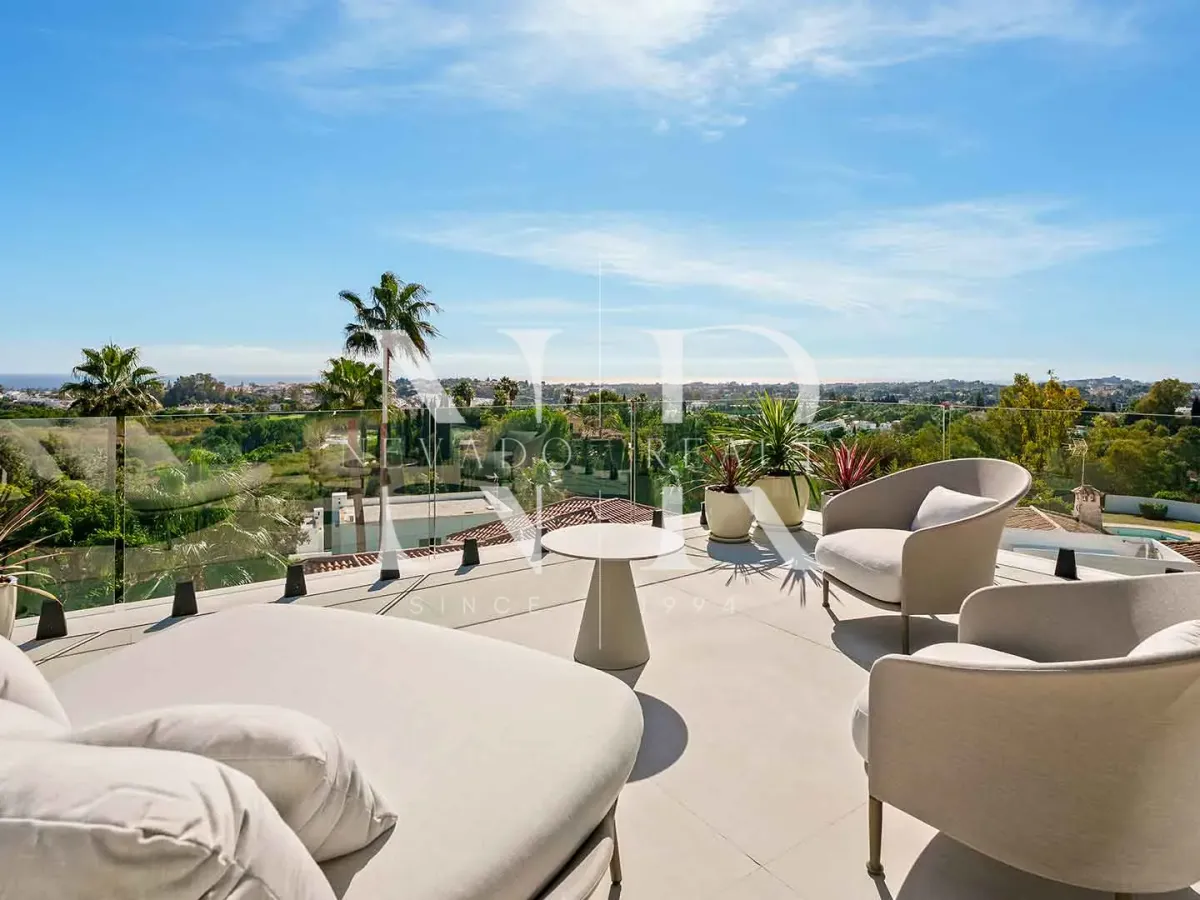 Newly built villa in La Quinta with panoramic sea views for sale