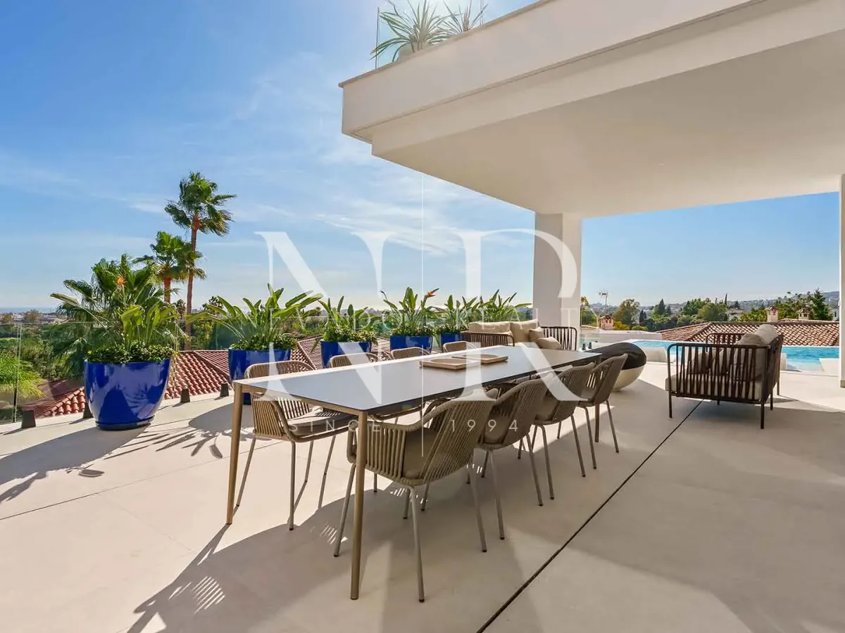 Newly built villa in La Quinta with panoramic sea views for sale