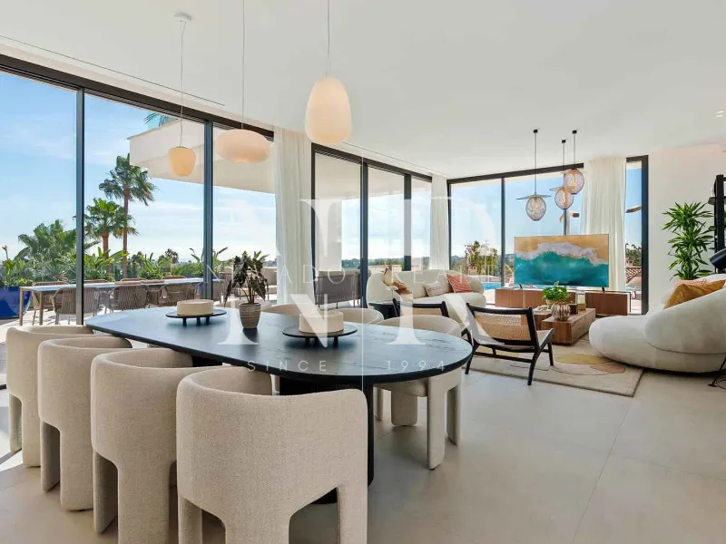 Newly built villa in La Quinta with panoramic sea views for sale