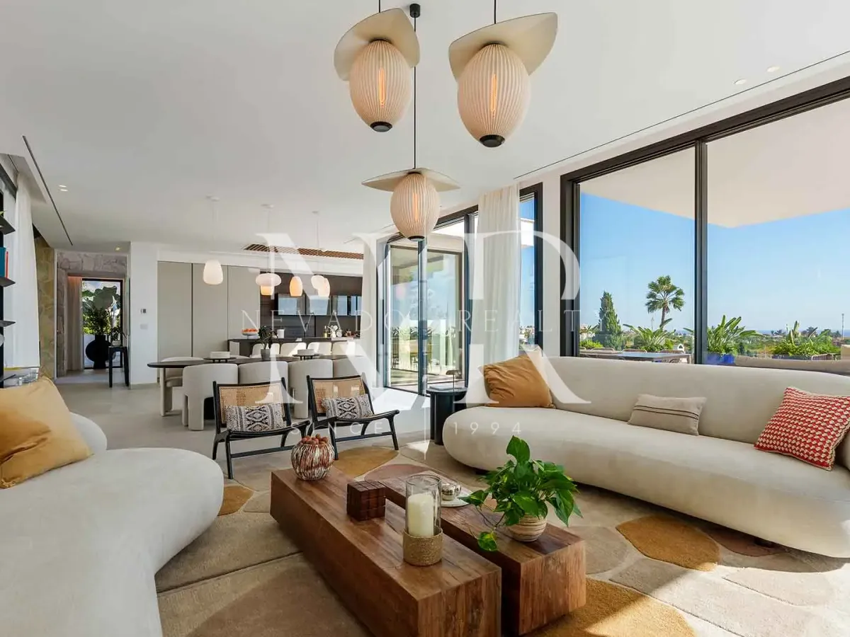 Newly built villa in La Quinta with panoramic sea views for sale