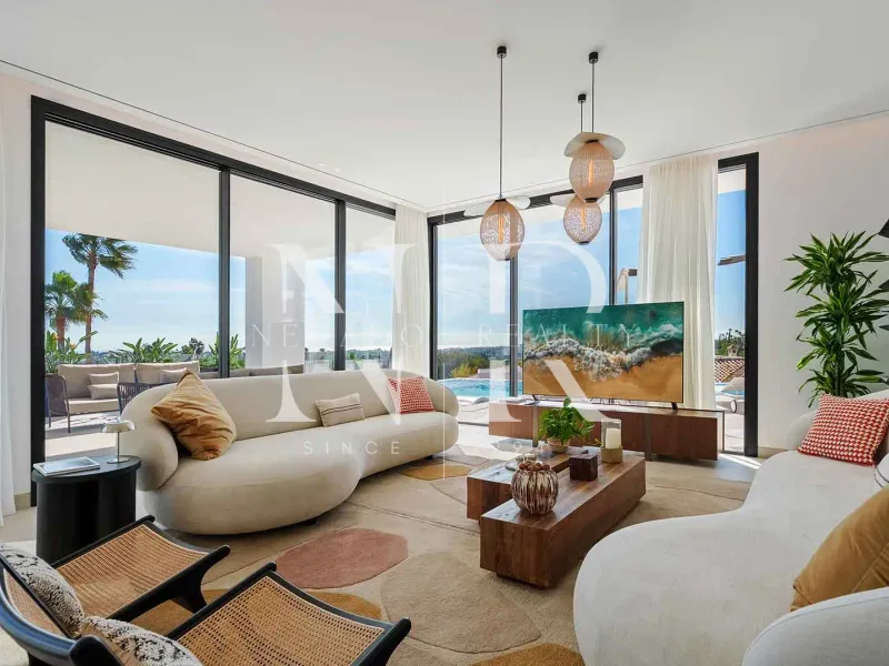 Newly built villa in La Quinta with panoramic sea views for sale