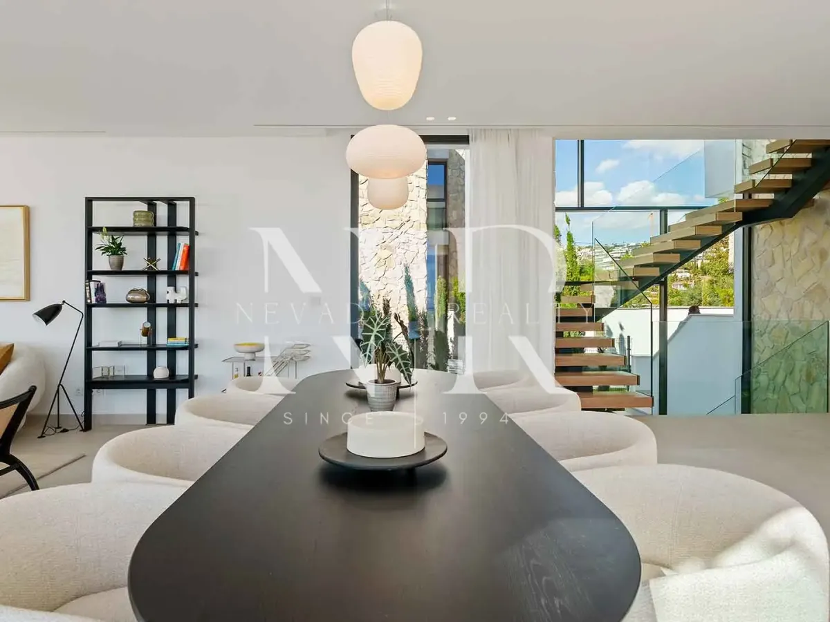 Newly built villa in La Quinta with panoramic sea views for sale