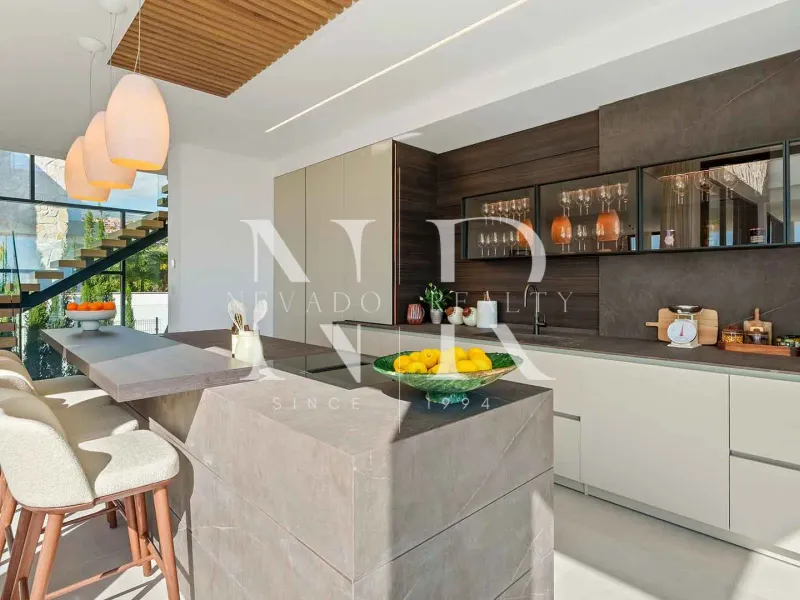 Newly built villa in La Quinta with panoramic sea views for sale