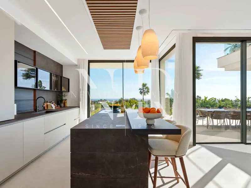 Newly built villa in La Quinta with panoramic sea views for sale