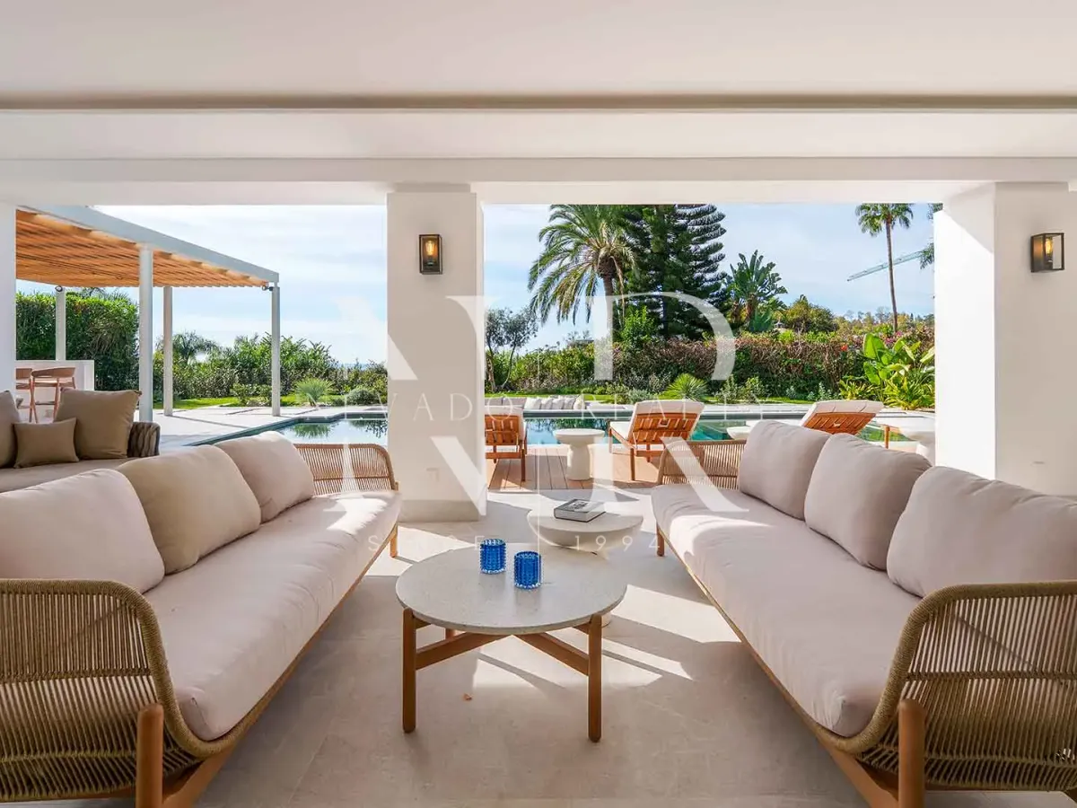 Villa in El Herrojo with panoramic sea views for sale