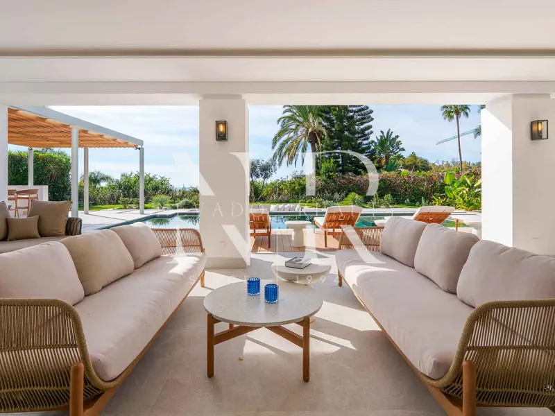 Villa in El Herrojo with panoramic sea views for sale