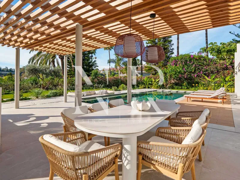 Villa in El Herrojo with panoramic sea views for sale