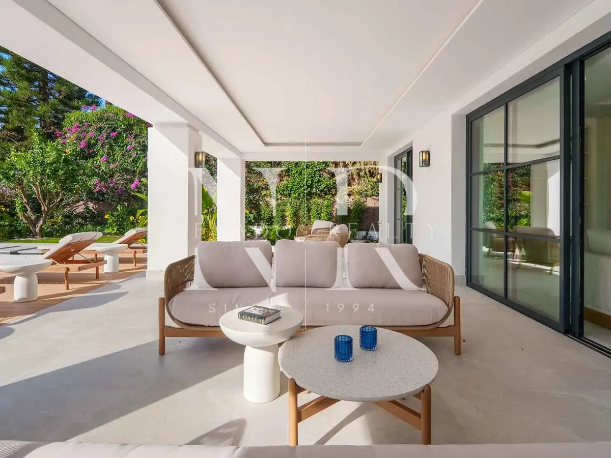 Villa in El Herrojo with panoramic sea views for sale