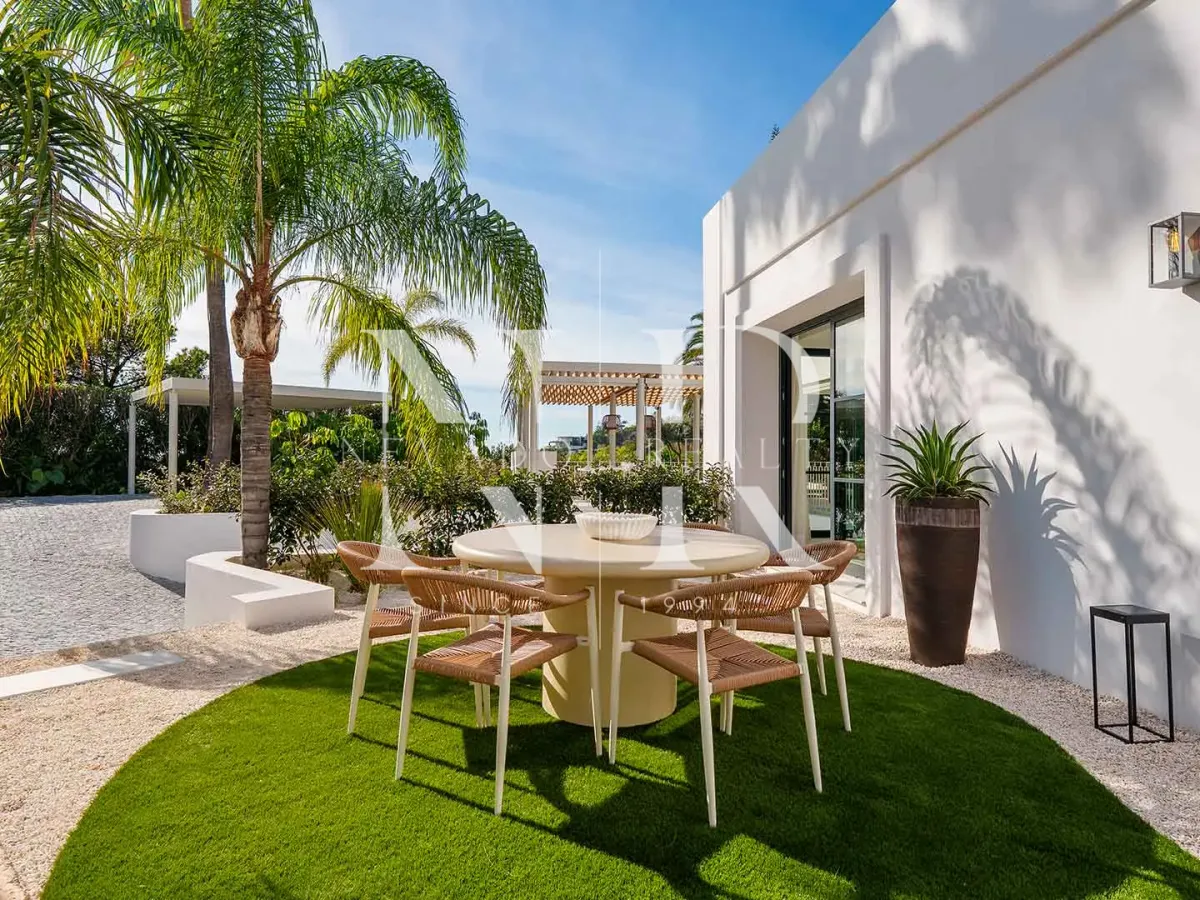 Villa in El Herrojo with panoramic sea views for sale