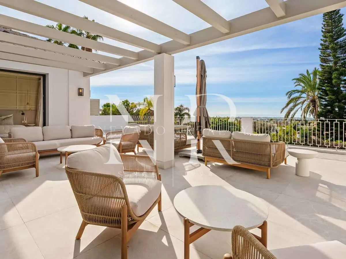 Villa in El Herrojo with panoramic sea views for sale