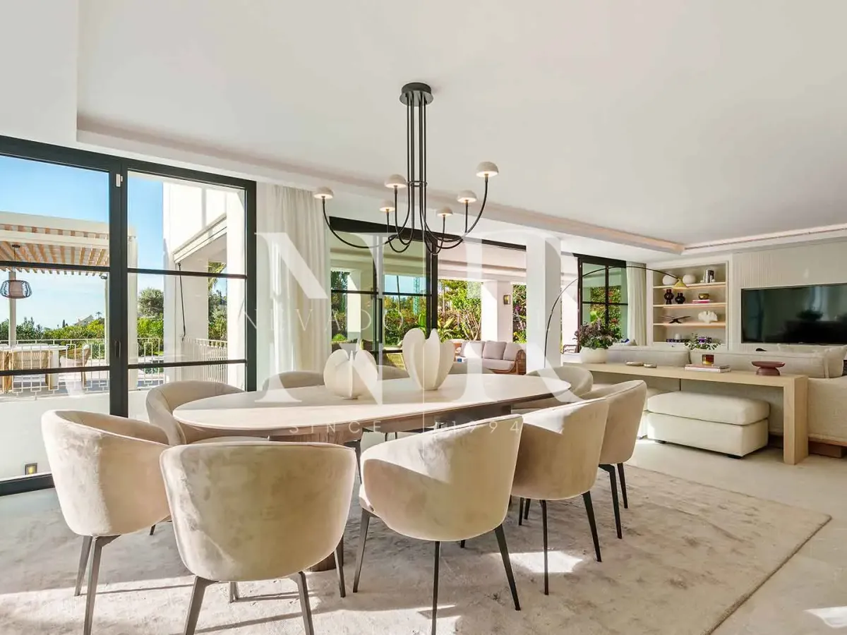 Villa in El Herrojo with panoramic sea views for sale