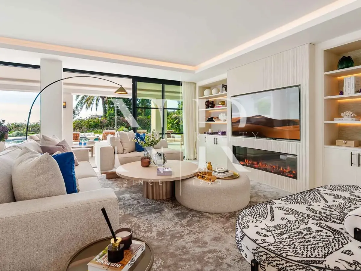 Villa in El Herrojo with panoramic sea views for sale