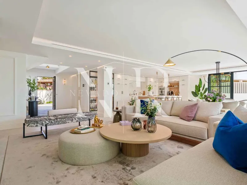 Villa in El Herrojo with panoramic sea views for sale