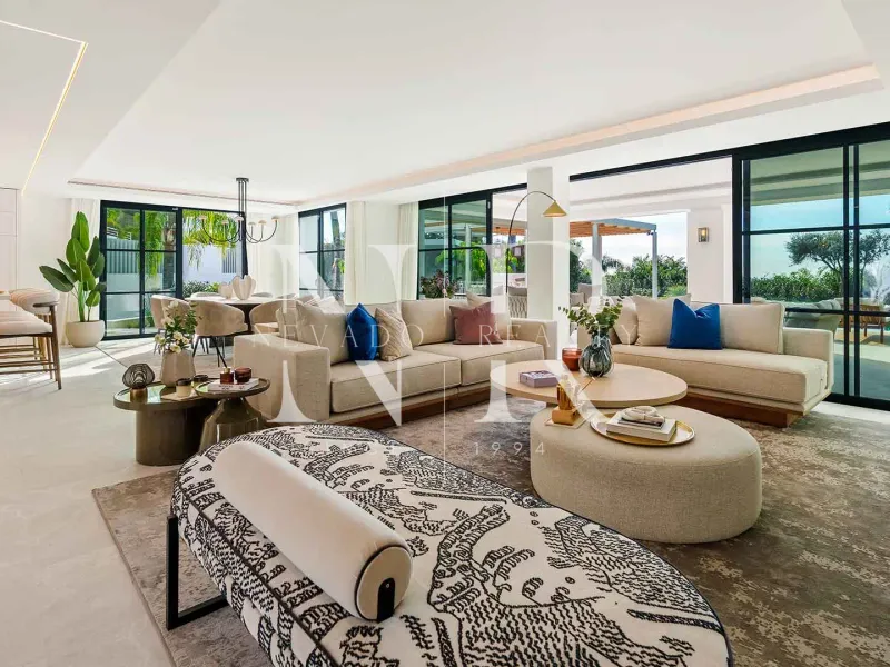 Villa in El Herrojo with panoramic sea views for sale