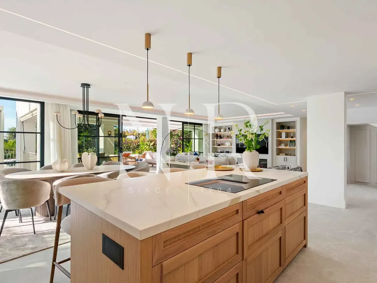 Villa in El Herrojo with panoramic sea views for sale