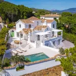 Completely renovated villa for sale in the El Madroñal gated community 3