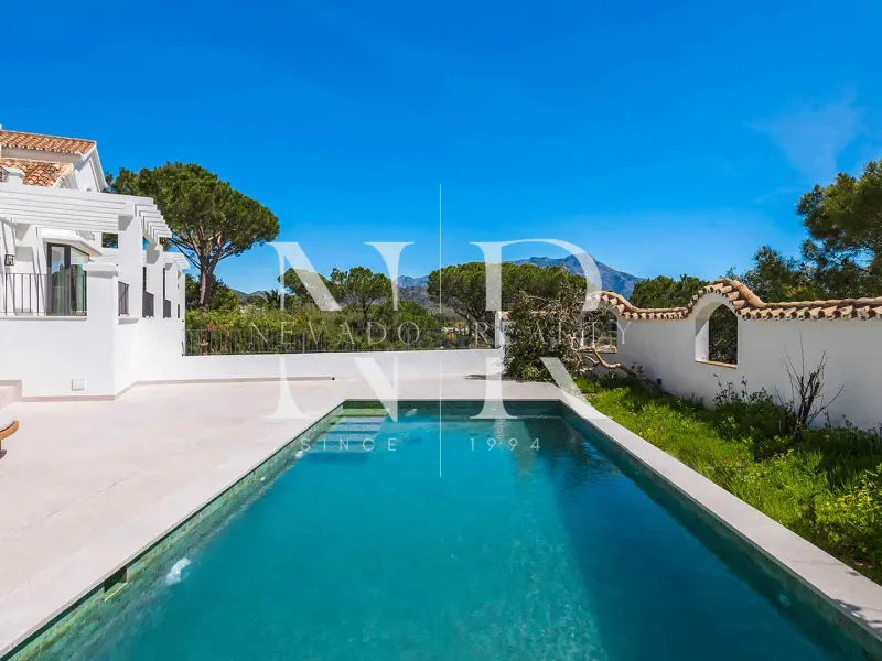 Completely renovated villa for sale in the El Madroñal gated community