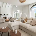 Completely renovated villa for sale in the El Madroñal gated community 11