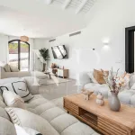 Completely renovated villa for sale in the El Madroñal gated community 13