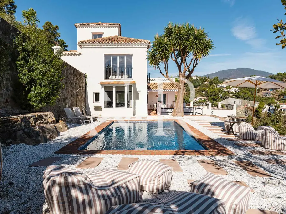 Classic Andalusian-style villa for sale in El Madroñal