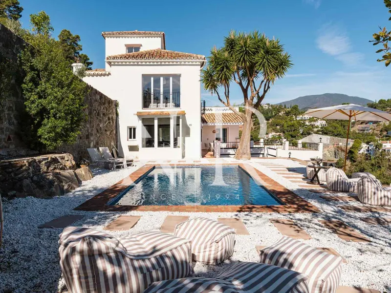 Classic Andalusian-style villa for sale in El Madroñal