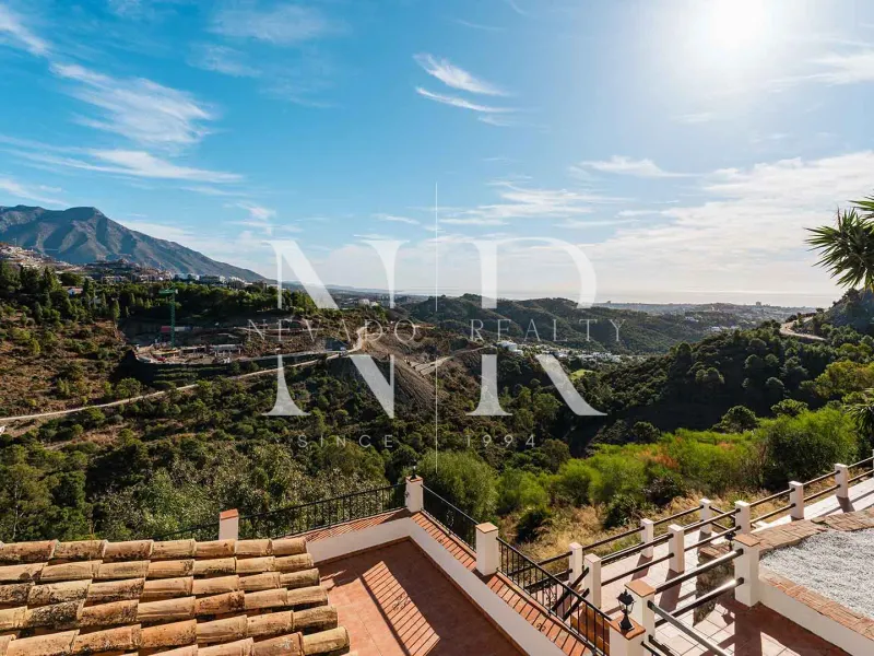 Classic Andalusian-style villa for sale in El Madroñal