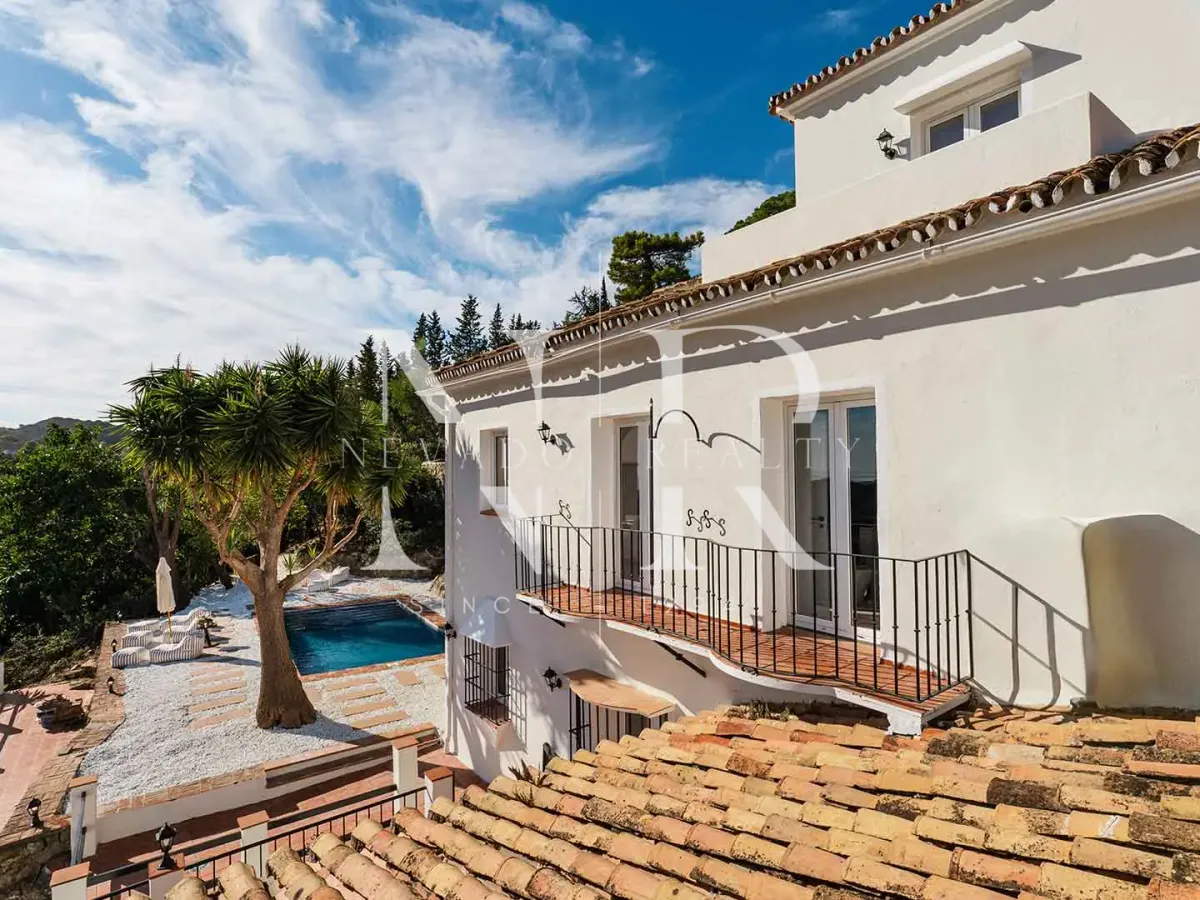 Classic Andalusian-style villa for sale in El Madroñal