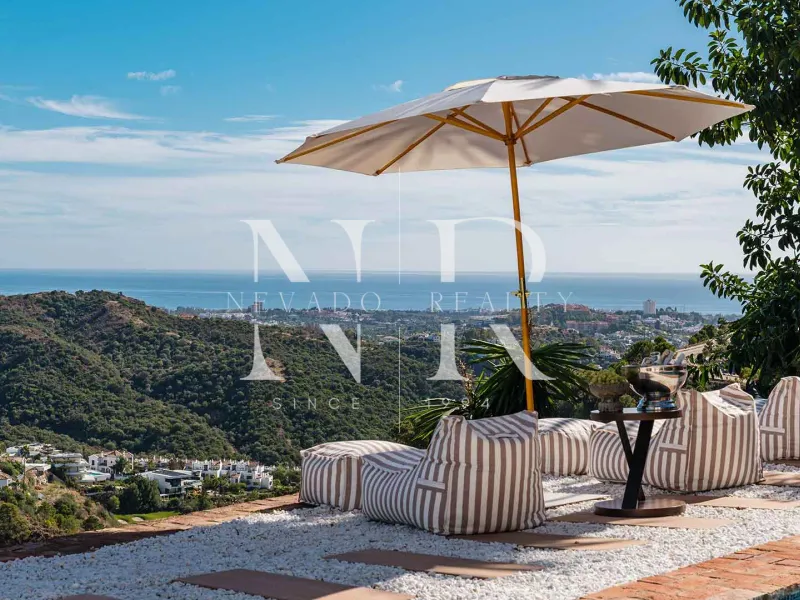 Classic Andalusian-style villa for sale in El Madroñal